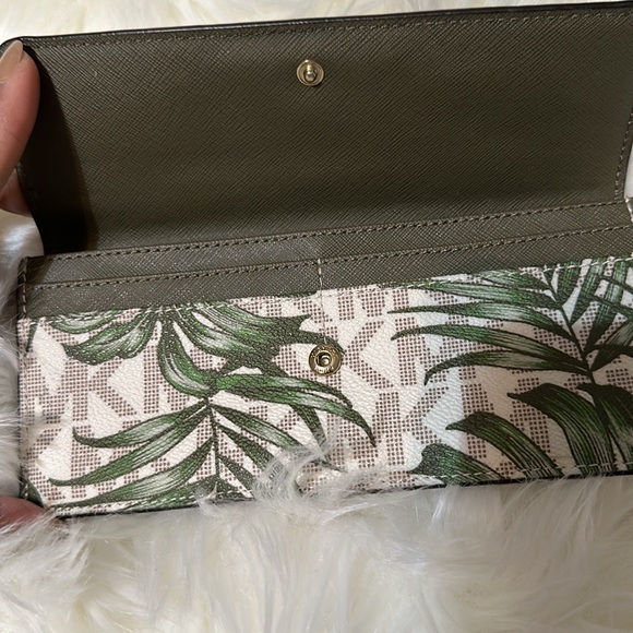 MK Wallet - Picture 2 of 5